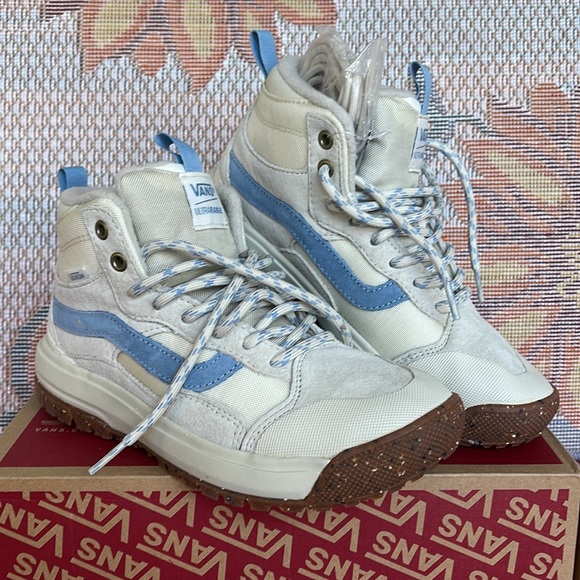Vans Ultrarange Exo
Vintage White/Blue Stripe
VNOA5KS570U
WMNS Boots - Sneakers - Picture 5 of 16